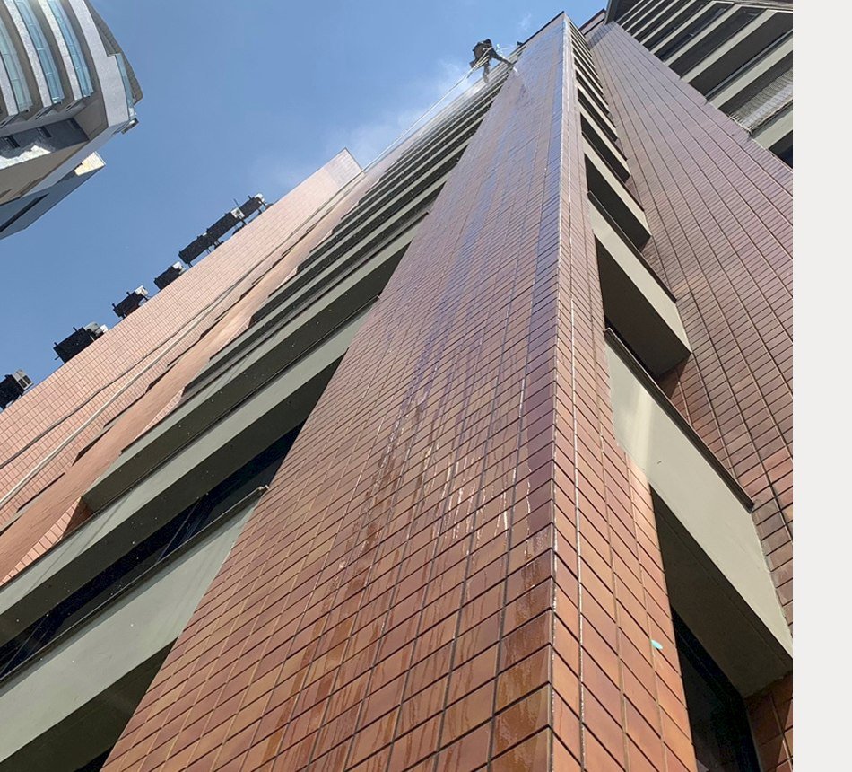 Fachada em altura do Condomínio Edifício Forest Hills